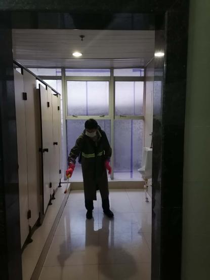 西華物業(yè)管理服務中心全力做好寒假前衛(wèi)生清潔消毒工作
